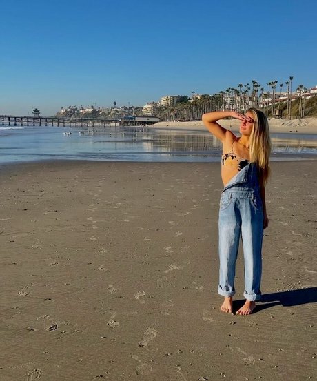 Kaitlin Yamano erotic model picture