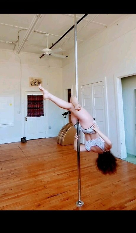 Hallee Hirsh model adult pics