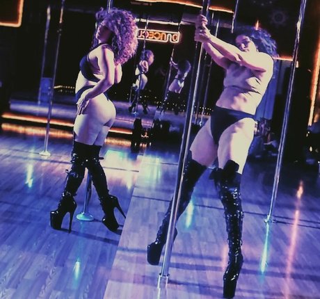 Hallee Hirsh model sex photo