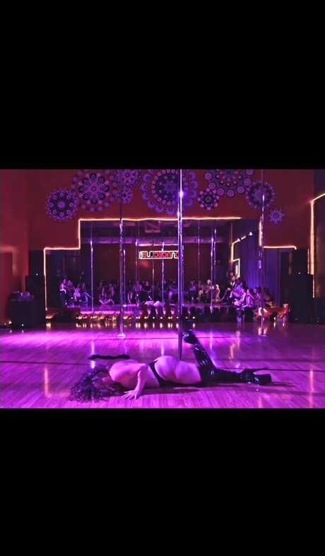 Hallee Hirsh naked actress pics