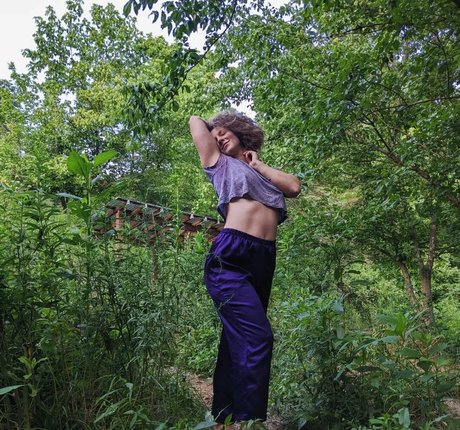 Hallee Hirsh erotic actress image