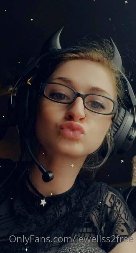 jewellss2free nude actress picture