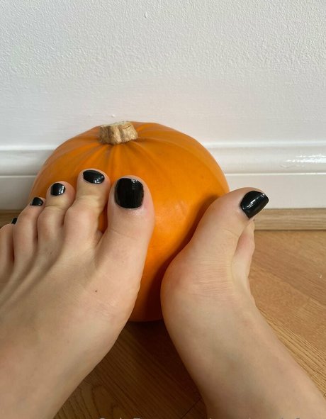 xoxolovelyfeet pornstar nude gallery