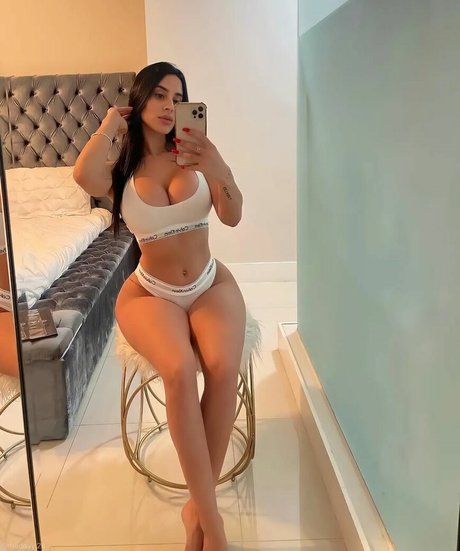 Jasleen Brar model top picture