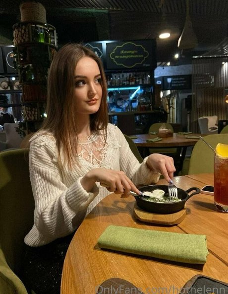 hothelenn nude model pictures