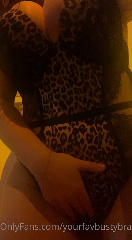 yourfavbustybrat model img