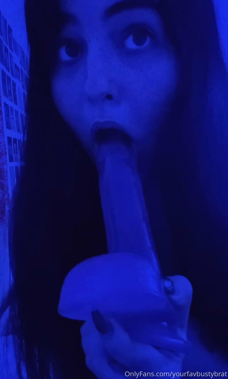 yourfavbustybrat naked star image