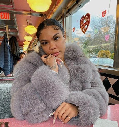 Chinese Kitty model picture