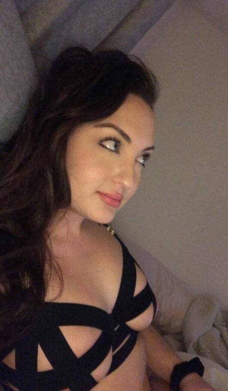 emilycasto erotic model picture