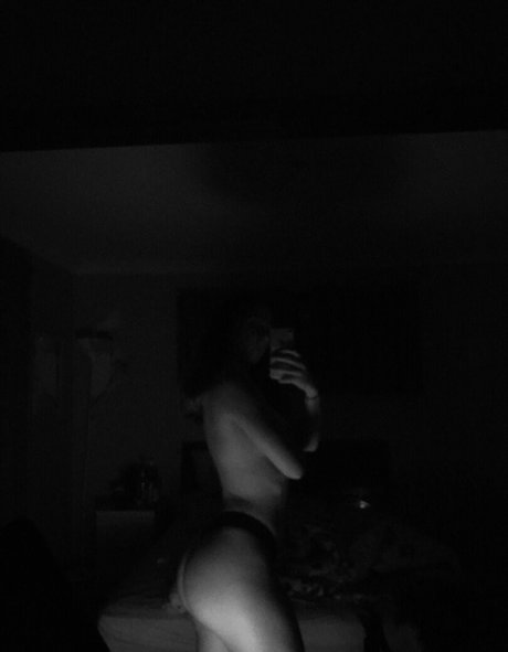 peachy bee model adult pictures