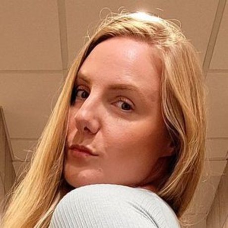 Melodyrivers hot model img