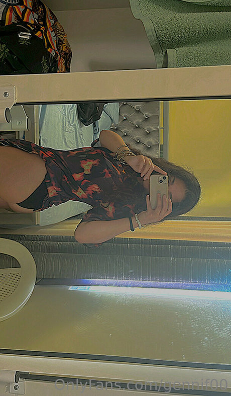 gennif00 sexy model photo