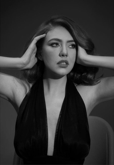 Rahma Hassan star nude picture