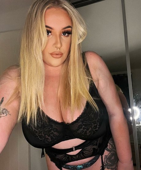 emss x erotic star photo