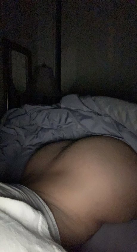 emxlyy model high quality image