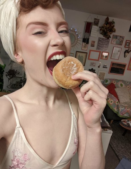 lunarouxfree model nudes archive