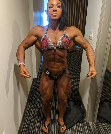 Angela Yeo sexy star image