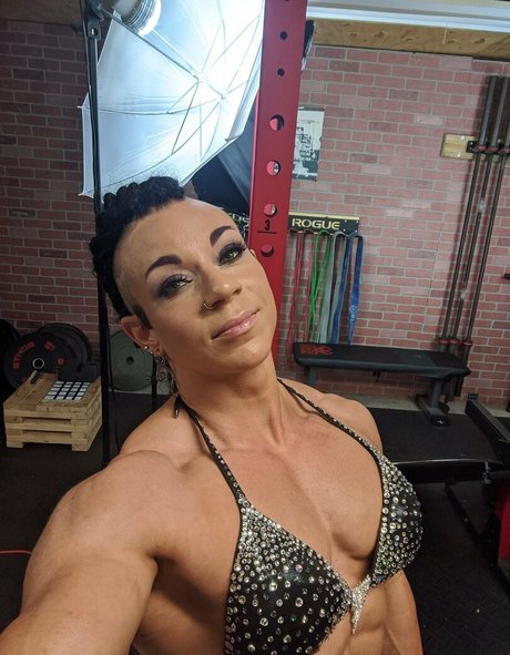 Angela Yeo top star img