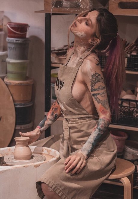 Vse Zrya model hot img