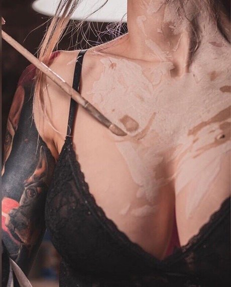 Vse Zrya adult model pics