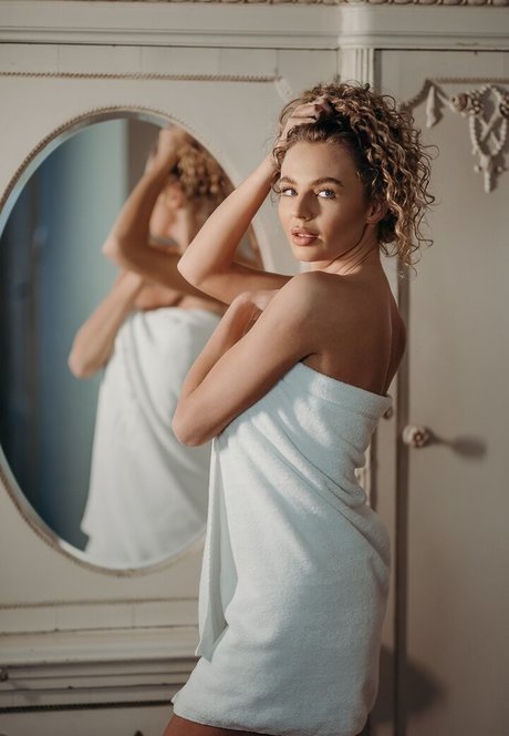 Beata W hd actress img