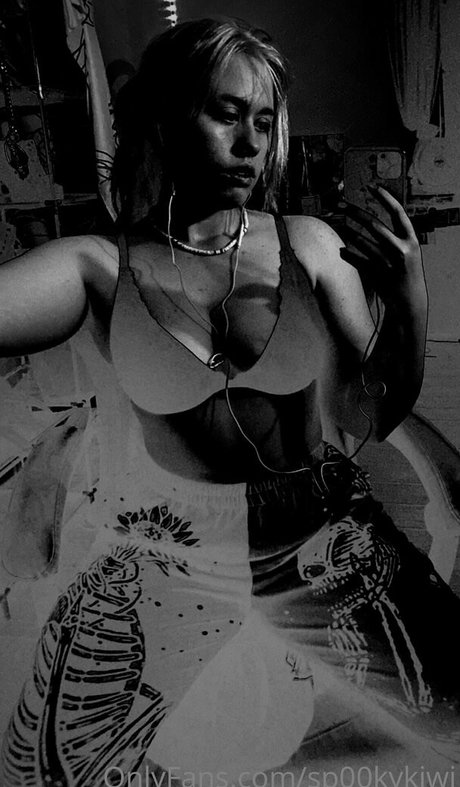 sp00kykiwi xxx actress pics