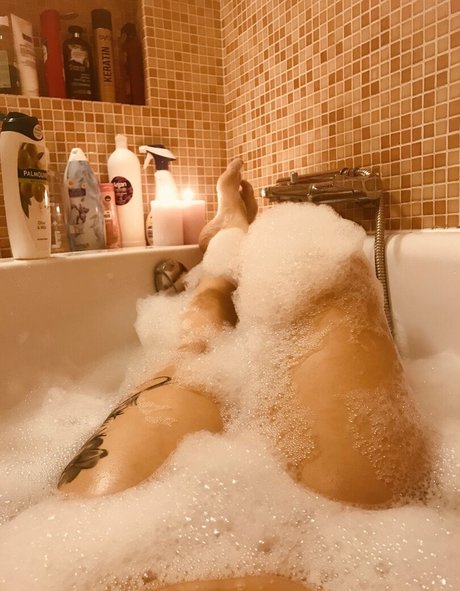 ilouisekari pornographic actress img