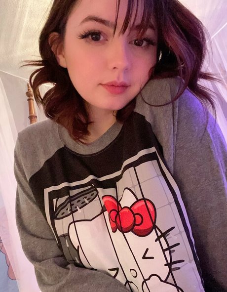 kupokissesfree art model img