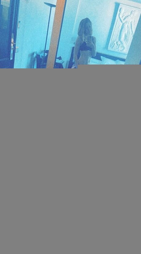 emmaontwitch naked model photo