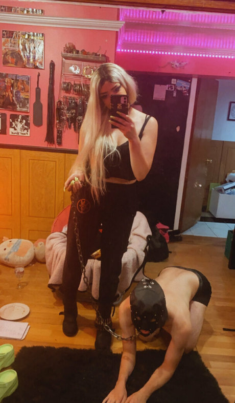 leatherhoe666 model hd pic