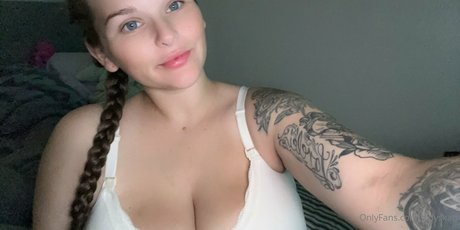 ladyskatt erotic model pics