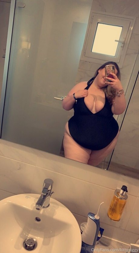 kittypiggy hot pornstar pic