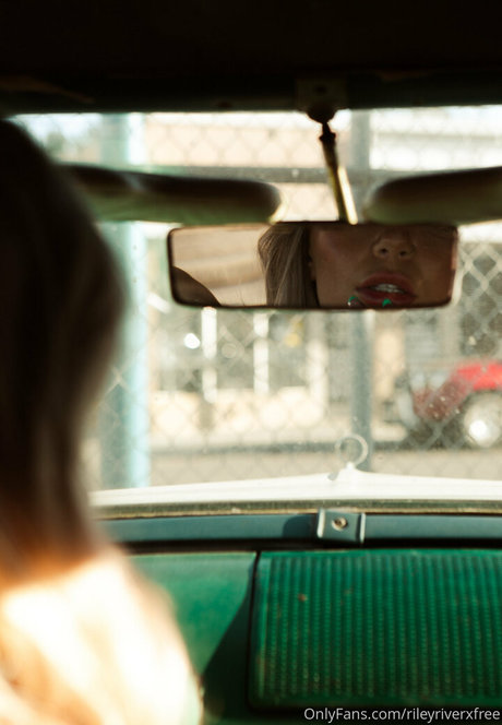 rileyriverxfree erotic model photos