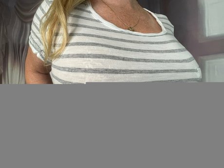 missemilygreyfree porn star image