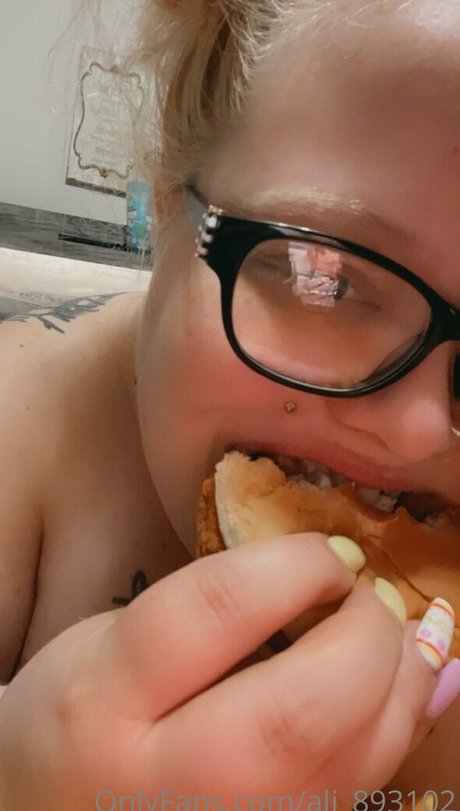 ali 893102 adult star image