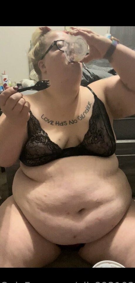 ali 893102 pornographic model images