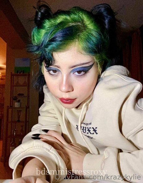 krazykylie pornographic model img