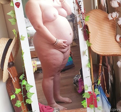 thiccpreg adult actress picture