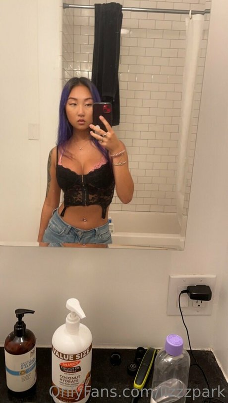 Lizzzpark model nude picture