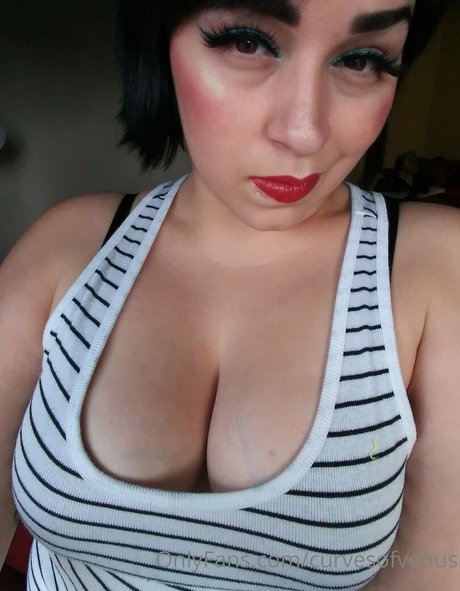 curvesofvenus nudes star image