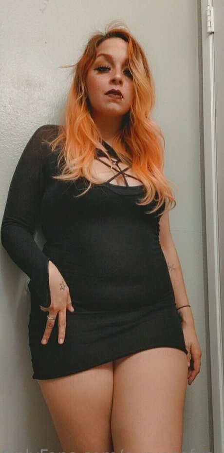 curvesofvenus star naked photos