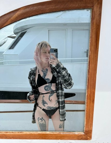 tinich pornstar hot photos