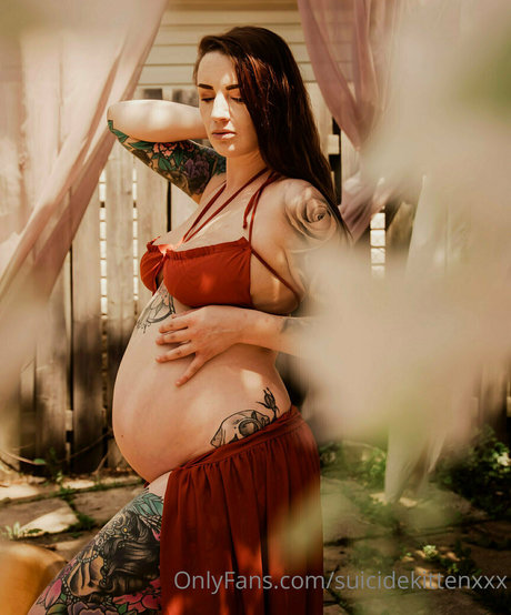suicidekittenxxx naked model photos