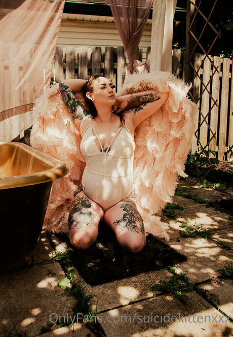 suicidekittenxxx hot actress photo