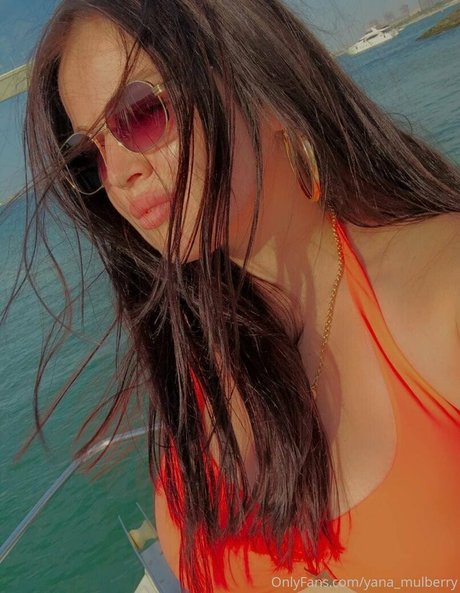 yanamulberry naked star image