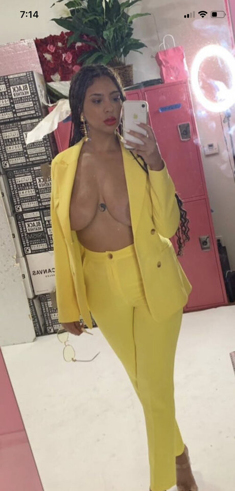 Annamariesarai sexy star img