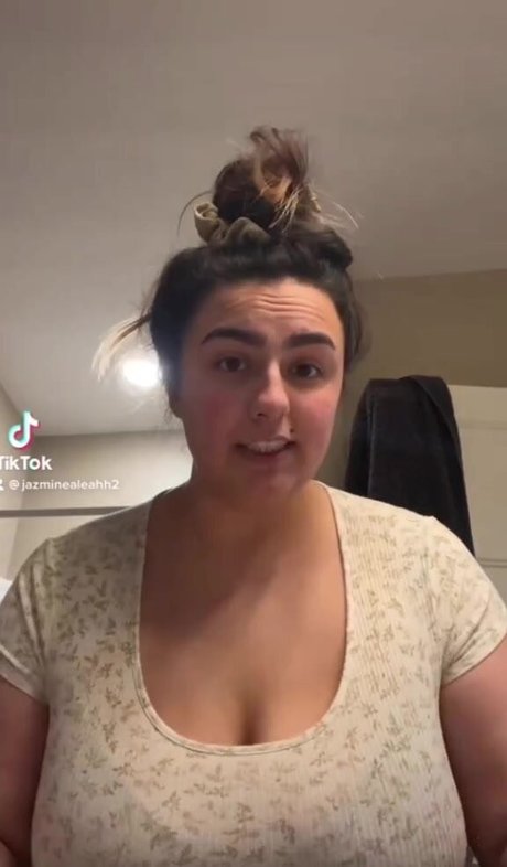 Jazminealeahh sex actress pictures