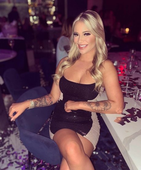 Avery Trail nude star image