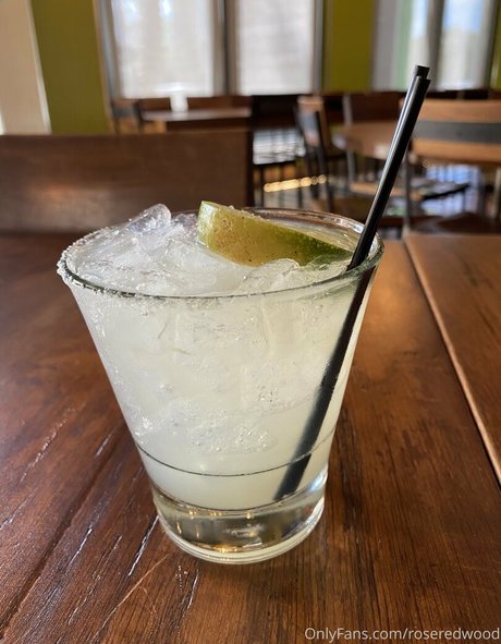 roseredwood star sexy pic