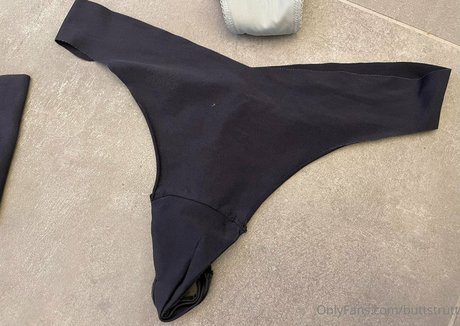 buttstrutt nude star pictures